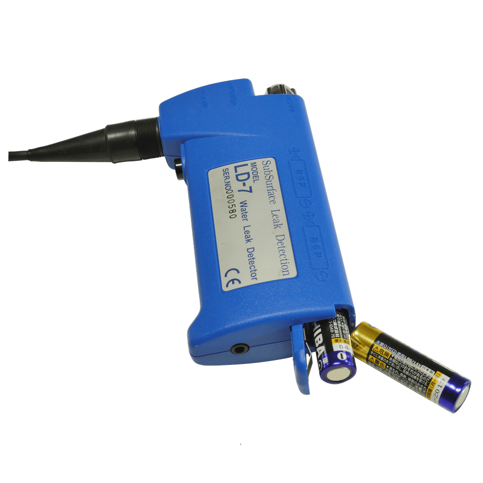 LD-7 Water Leak Locator amplifier battery compartment